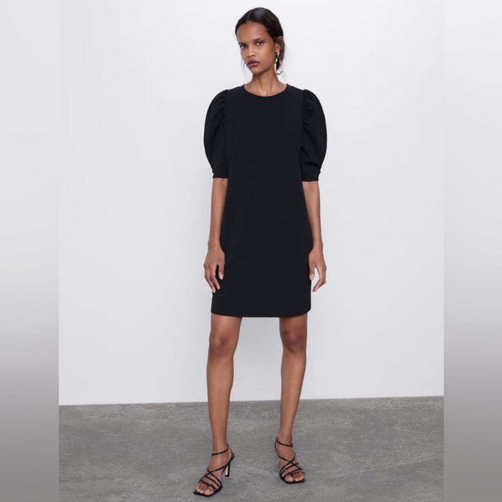 Zara - DRESS WITH SHORT VOLUMINOUS SLEEVES
Black 0/5580/704/800/03